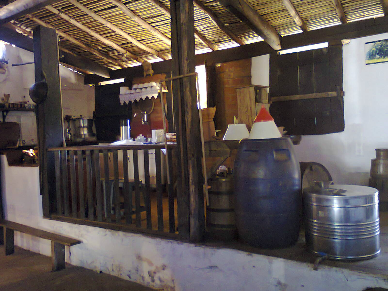 Venho mostrar o que Minas Gerais tem de melhor!!!! Chegando em Coronel Xavier Chaves vamos encontrar o Engenho mais antigo do Brasil em funcionamento, a cachaça é feita ali há mais de 250 anos e hoje embalada por causos mineiros do Sr. Fernando Chaves, não tem nada melhor do que sua recepitividade mineira, junto a degustação com moderação!!!!!